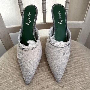 Woman’s Shoes Heels Denim Size 7 NEW